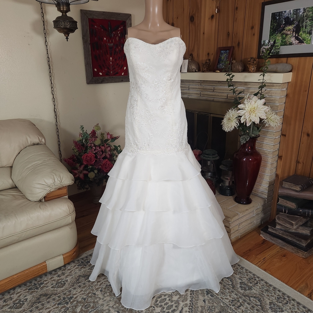 NWT Melissa Sweet Floral Lace Trumpet Gown – Size 14